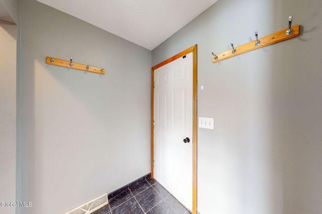 7 Theresa Ann Court, Colonie, NY 12205