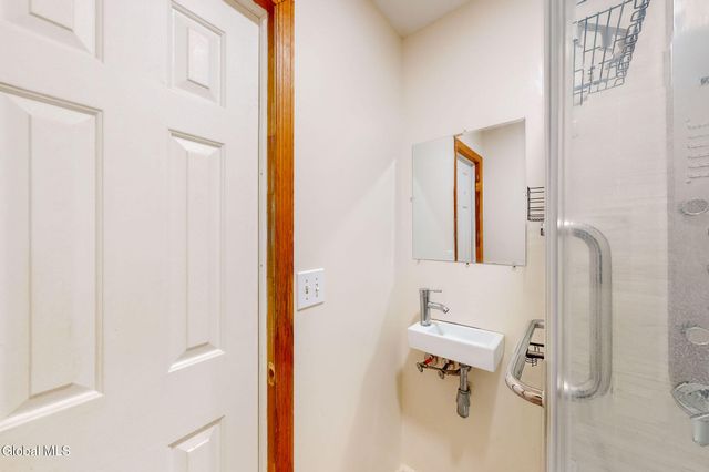 7 Theresa Ann Court, Colonie, NY 12205