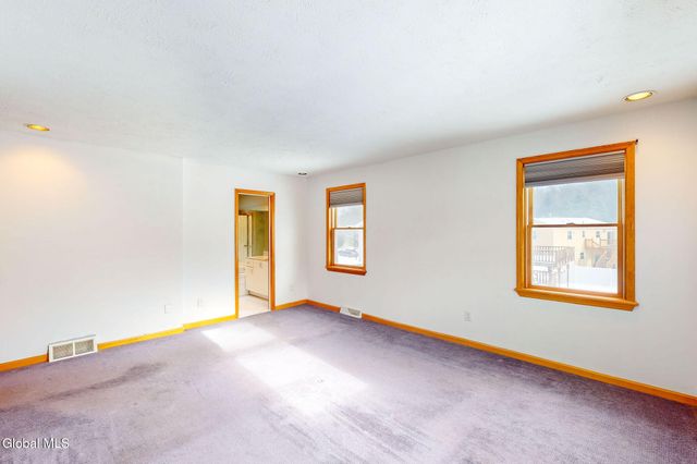 7 Theresa Ann Court, Colonie, NY 12205