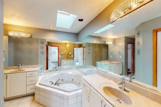 7 Theresa Ann Court, Colonie, NY 12205