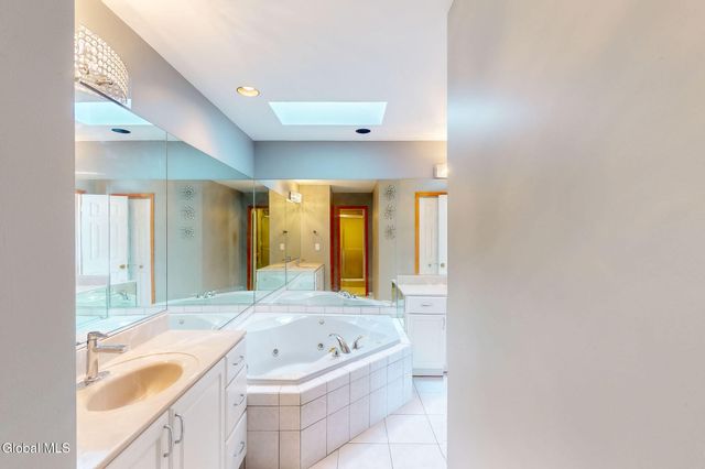 7 Theresa Ann Court, Colonie, NY 12205