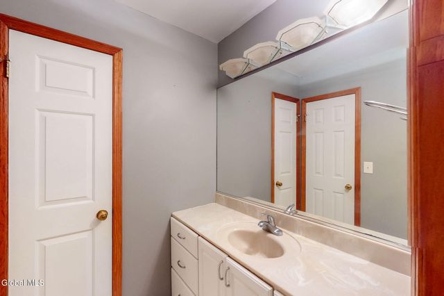 7 Theresa Ann Court, Colonie, NY 12205