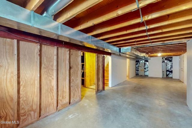 7 Theresa Ann Court, Colonie, NY 12205