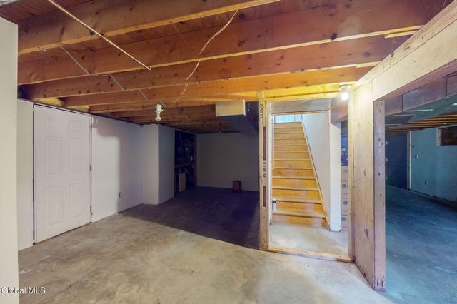 7 Theresa Ann Court, Colonie, NY 12205