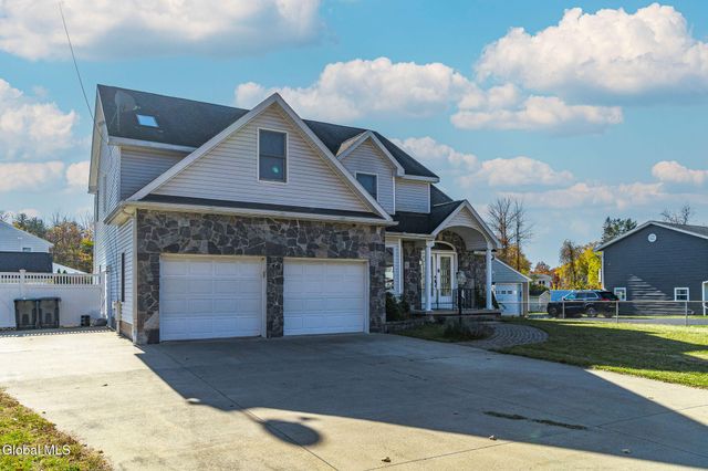 7 Theresa Ann Court, Colonie, NY 12205