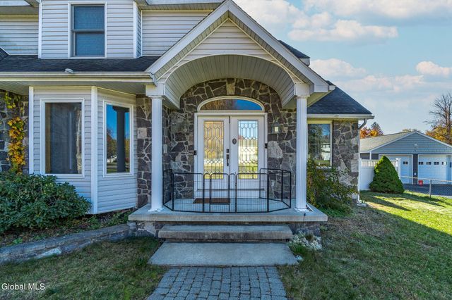 7 Theresa Ann Court, Colonie, NY 12205