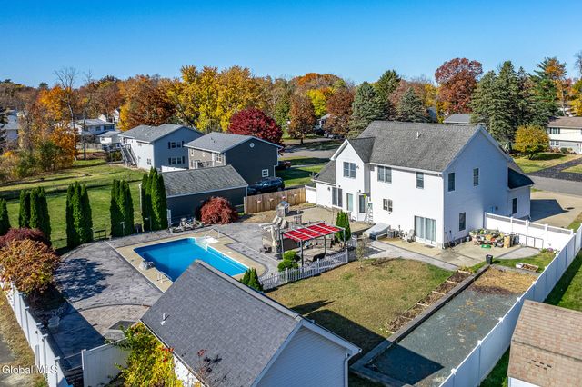 7 Theresa Ann Court, Colonie, NY 12205