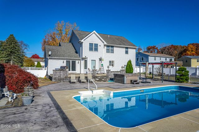 7 Theresa Ann Court, Colonie, NY 12205