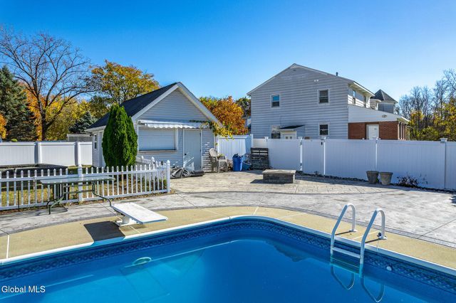 7 Theresa Ann Court, Colonie, NY 12205