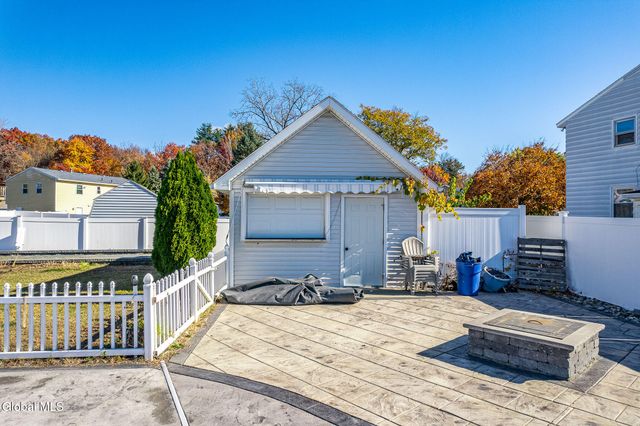 7 Theresa Ann Court, Colonie, NY 12205