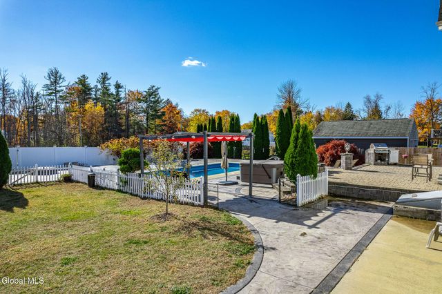 7 Theresa Ann Court, Colonie, NY 12205