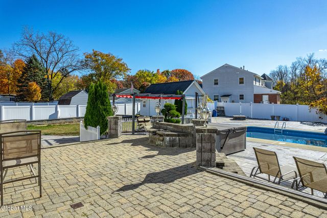 7 Theresa Ann Court, Colonie, NY 12205