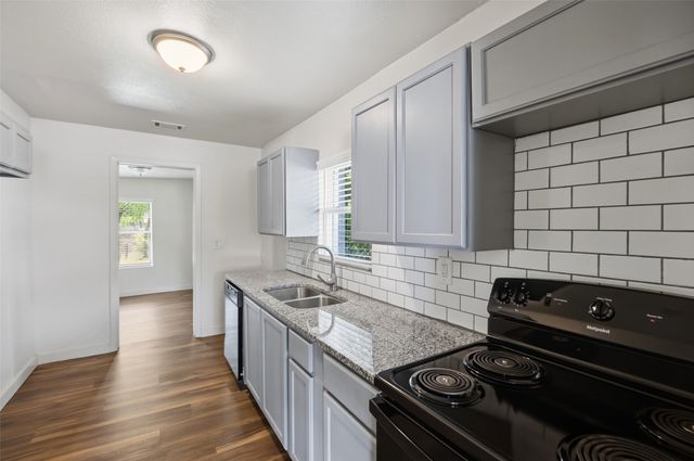 5525 Goodman Avenue, Fort Worth, TX 76107