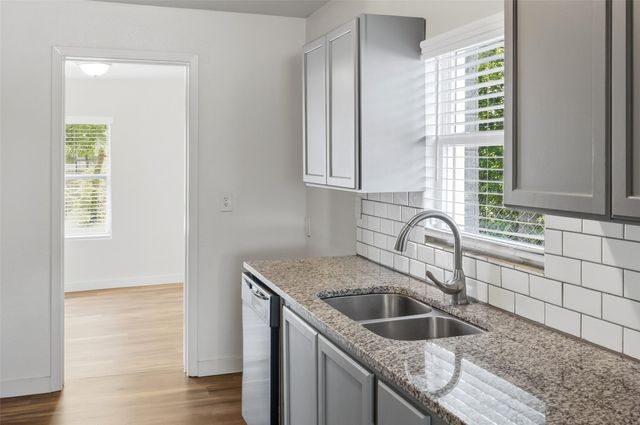 5525 Goodman Avenue, Fort Worth, TX 76107