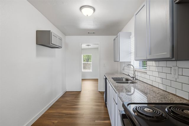 5525 Goodman Avenue, Fort Worth, TX 76107