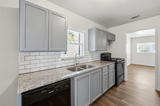 5525 Goodman Avenue, Fort Worth, TX 76107