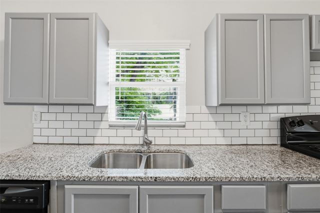 5525 Goodman Avenue, Fort Worth, TX 76107