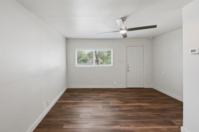 5525 Goodman Avenue, Fort Worth, TX 76107