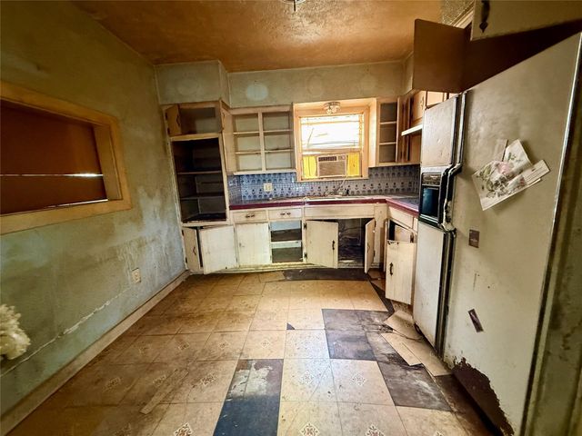 310 Center Street, Pasadena, TX 77506