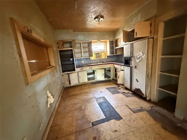 310 Center Street, Pasadena, TX 77506