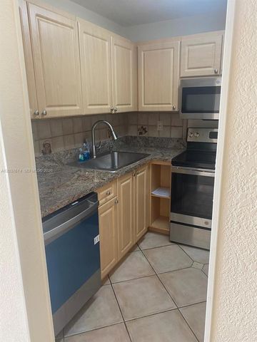 9320 Fontainebleau Blvd 515, Miami, FL 33172