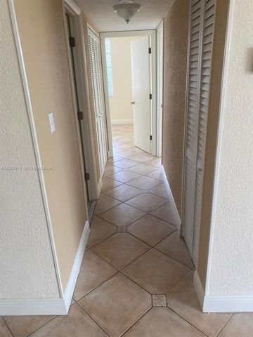9320 Fontainebleau Blvd 515, Miami, FL 33172
