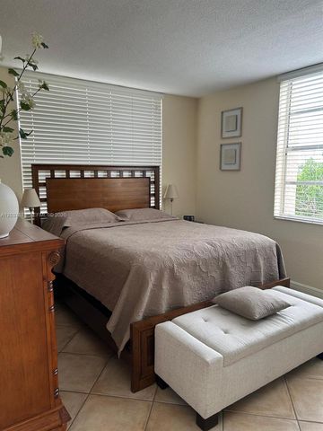 9320 Fontainebleau Blvd 515, Miami, FL 33172