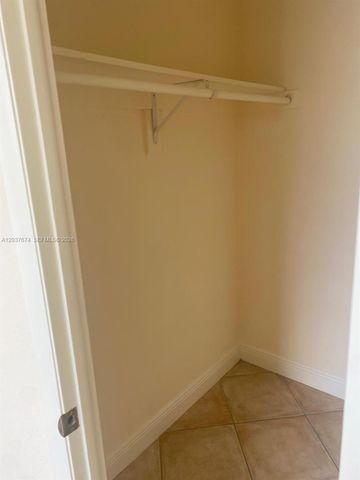 9320 Fontainebleau Blvd 515, Miami, FL 33172