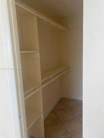9320 Fontainebleau Blvd 515, Miami, FL 33172
