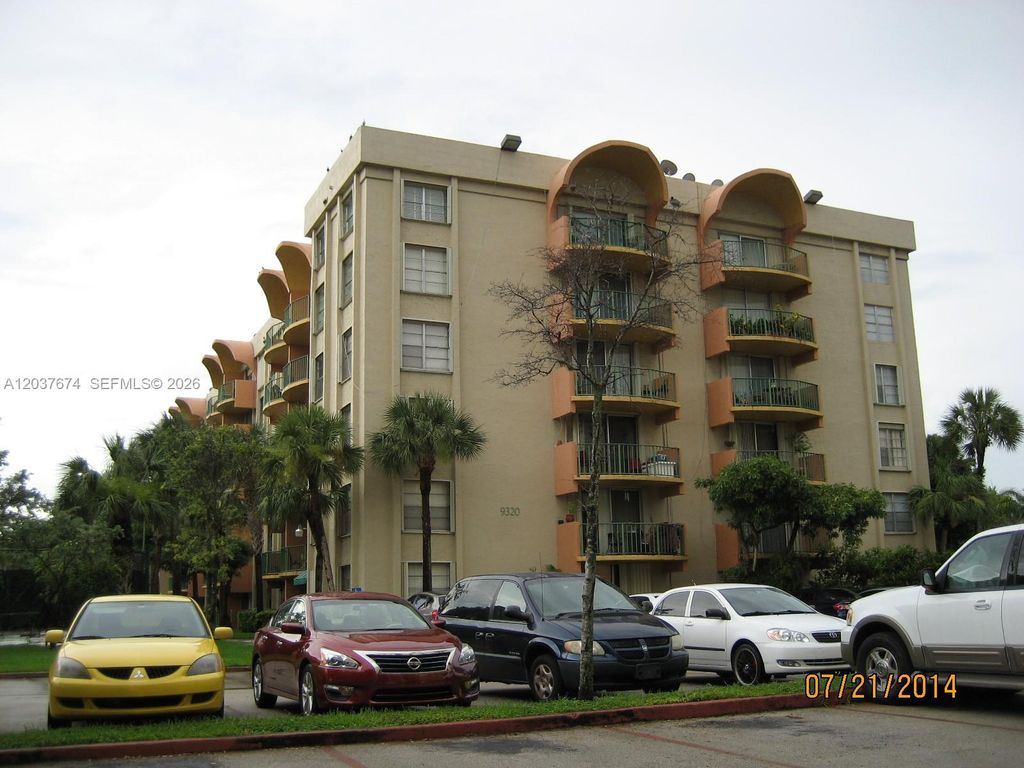 9320 Fontainebleau Blvd 515, Miami, FL 33172