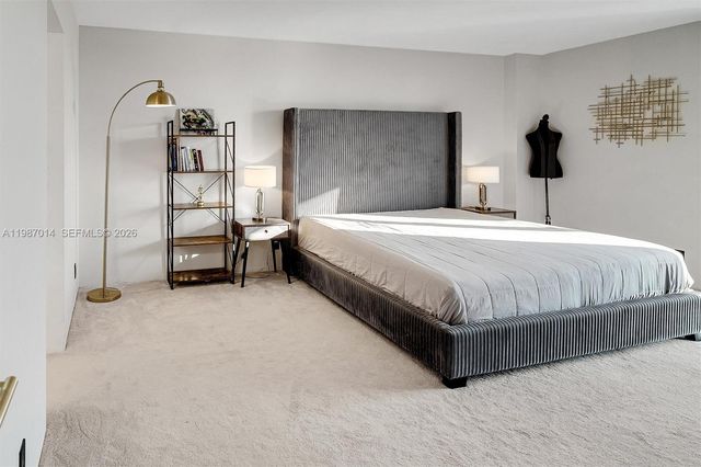 100 Bayview Dr 617, Sunny Isles Beach, FL 33160