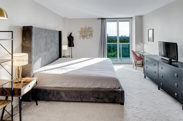 100 Bayview Dr 617, Sunny Isles Beach, FL 33160