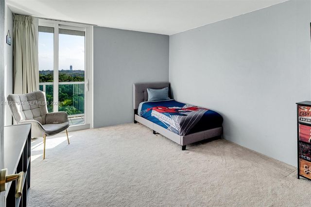 100 Bayview Dr 617, Sunny Isles Beach, FL 33160