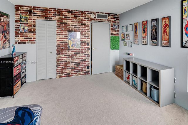 100 Bayview Dr 617, Sunny Isles Beach, FL 33160