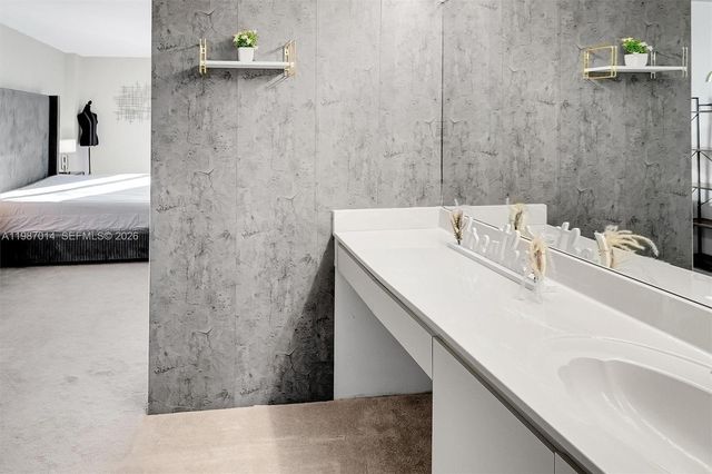 100 Bayview Dr 617, Sunny Isles Beach, FL 33160