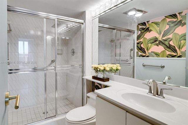 100 Bayview Dr 617, Sunny Isles Beach, FL 33160