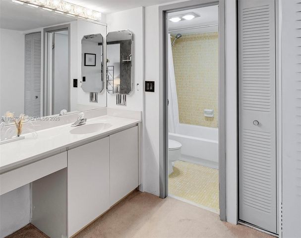 100 Bayview Dr 617, Sunny Isles Beach, FL 33160