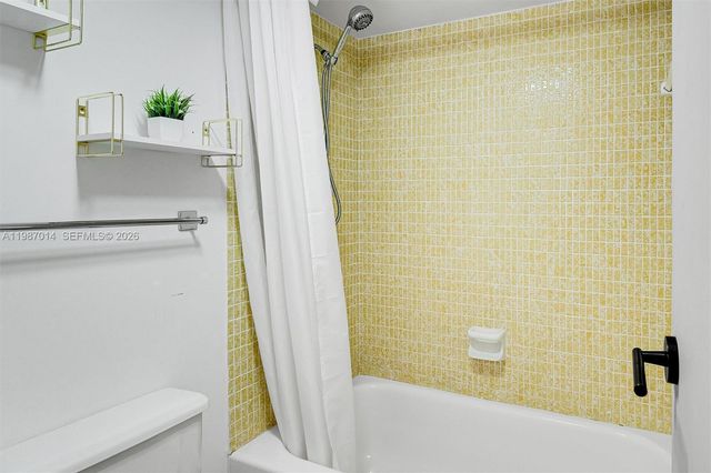 100 Bayview Dr 617, Sunny Isles Beach, FL 33160