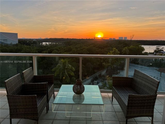 100 Bayview Dr 617, Sunny Isles Beach, FL 33160