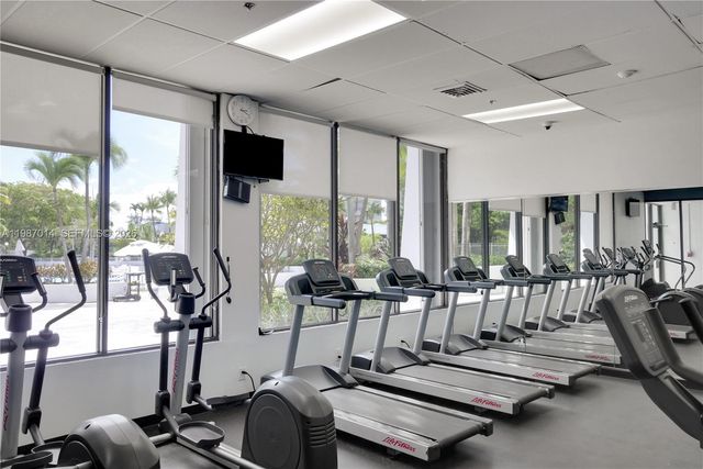 100 Bayview Dr 617, Sunny Isles Beach, FL 33160