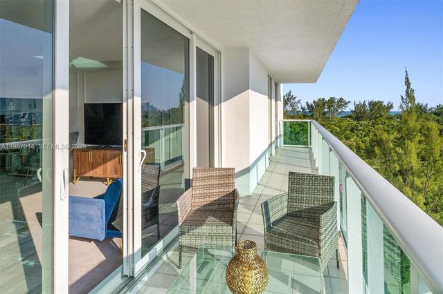 100 Bayview Dr 617, Sunny Isles Beach, FL 33160