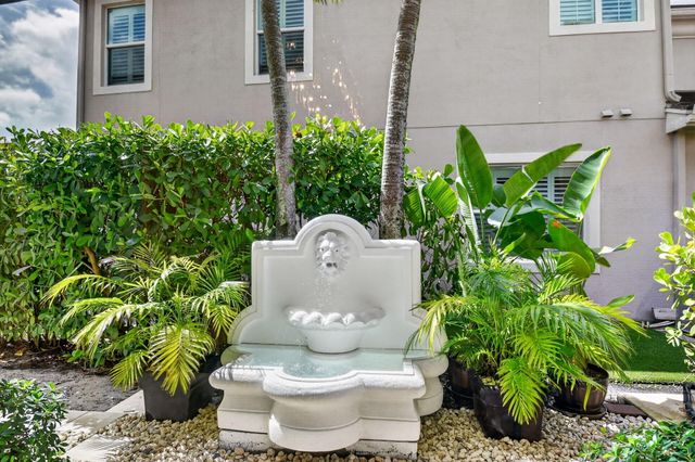 718 Edgebrook Lane, West Palm Beach, FL 33411