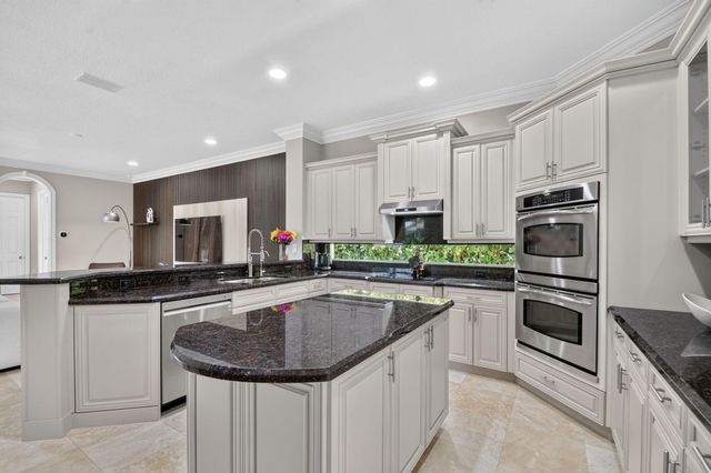 718 Edgebrook Lane, West Palm Beach, FL 33411