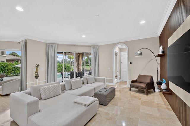 718 Edgebrook Lane, West Palm Beach, FL 33411