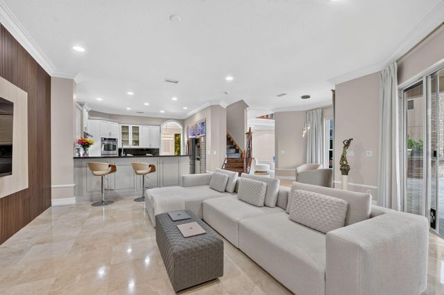 718 Edgebrook Lane, West Palm Beach, FL 33411