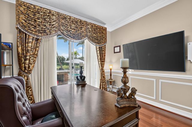718 Edgebrook Lane, West Palm Beach, FL 33411