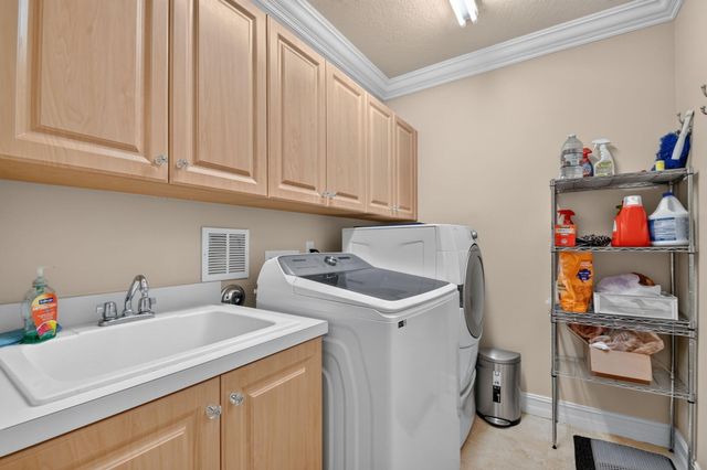 718 Edgebrook Lane, West Palm Beach, FL 33411