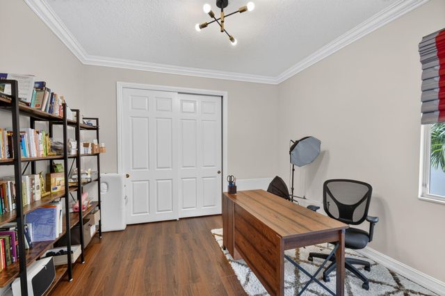 718 Edgebrook Lane, West Palm Beach, FL 33411