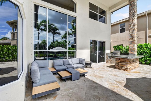 718 Edgebrook Lane, West Palm Beach, FL 33411