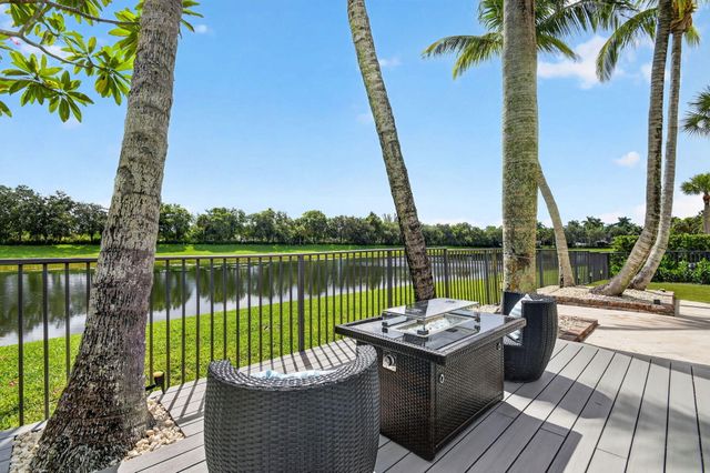 718 Edgebrook Lane, West Palm Beach, FL 33411